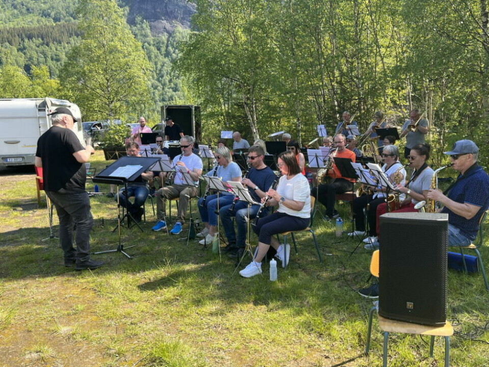 KONSERT. Sulitjelma musikkorps åpnet sommerseongen på Sjønstå med utekonsert. Samme helg la de planene for jubileumssesongen og det er mye på programmet for korpset som 24. februar blir 100 år. KONSERT. Sulitjelma musikkorps åpnet sommerseongen på Sjønstå med utekonsert. Samme helg la de planene for jubileumssesongen og det er mye på programmet for korpset som 24. februar blir 100 år. Foto: Espen Johansen