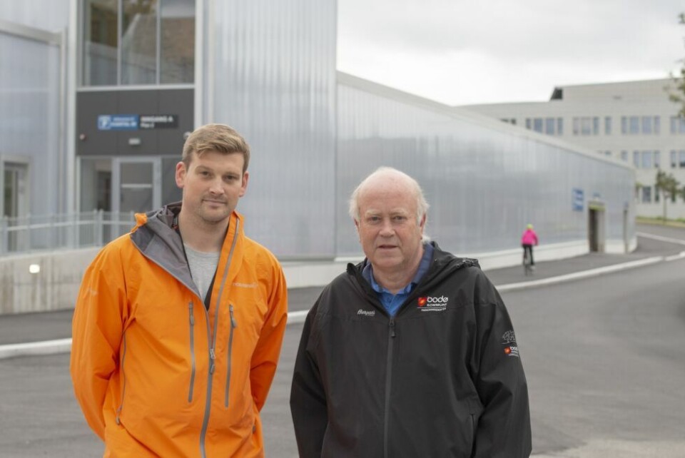 Leder for parkeringsenheten Terje Strand og prosjektleder Øyvind Oskarsen i Bodø kommune ser fram til at det nye parkeringsanlegget i kvartal 99 åpner lørdag. Nå starter også salg av årskort/halvårskort for parkering i det nye parkeringsanlegget. Leder for parkeringsenheten Terje Strand og prosjektleder Øyvind Oskarsen i Bodø kommune ser fram til at det nye parkeringsanlegget i kvartal 99 åpner lørdag. Nå starter også salg av årskort/halvårskort for parkering i det nye parkeringsanlegget. Foto: Alexander Ramberg