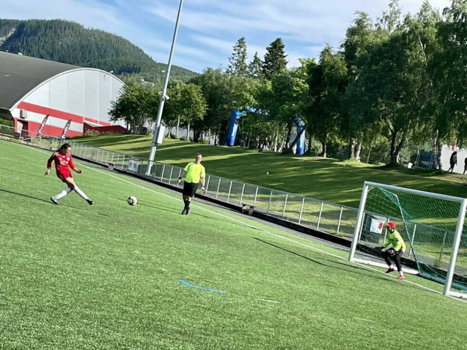 STRAFFER. Keeper Hannah Sofie Hauan reddet tre straffer og Finneid scoret selv på alle sine i finalen. STRAFFER. Keeper Hannah Sofie Hauan reddet tre straffer og Finneid scoret selv på alle sine i finalen. Foto: Finneid IL