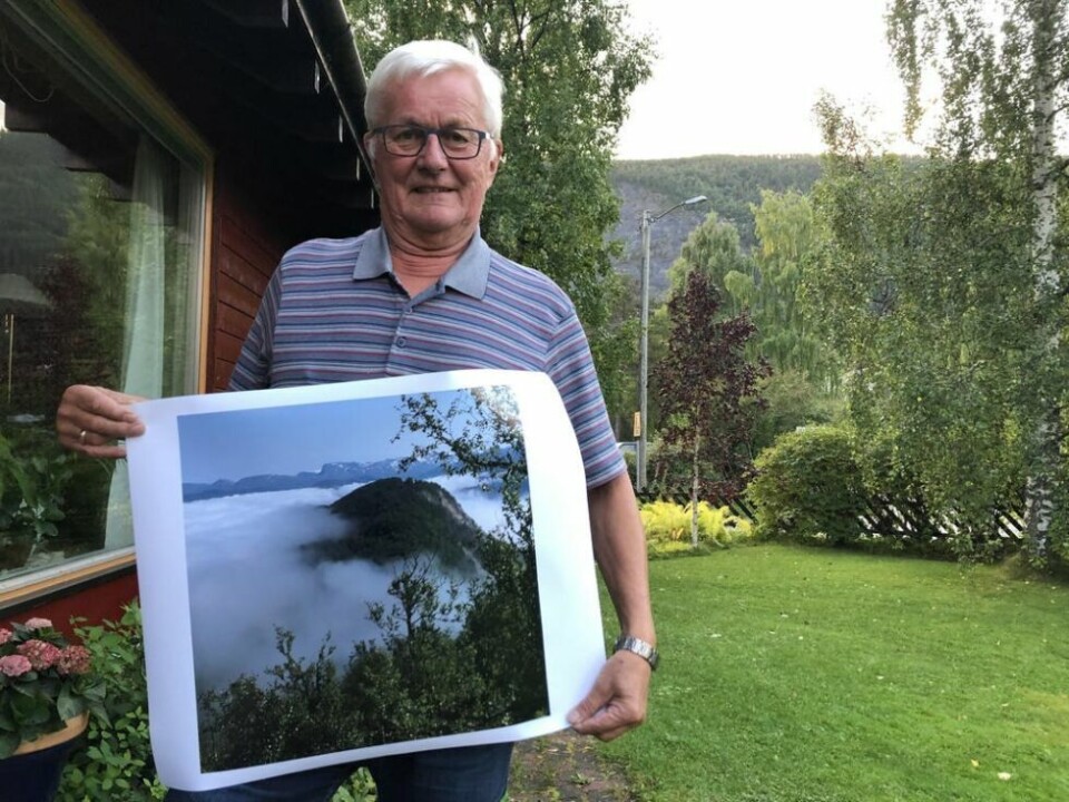 FANGET FLÅGET. Storflåget reiser seg bratt i bakgrunnen, men det var i et helt annet perspektiv at Magne Franing fikk foreviget fjellet tidligere i sommer. Med havtåka rundt seg, ble det et riktig så dramatisk bilde som er saltenblikk for juli. FANGET FLÅGET. Storflåget reiser seg bratt i bakgrunnen, men det var i et helt annet perspektiv at Magne Franing fikk foreviget fjellet tidligere i sommer. Med havtåka rundt seg, ble det et riktig så dramatisk bilde som er saltenblikk for juli. Foto: Helge Simonsen