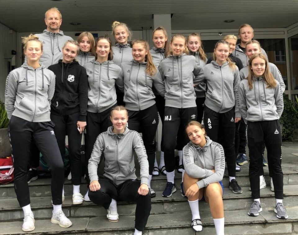 TEAM SALTEN. Håndballspillere fra IK Junkeren, Valnesfjord IL og Rognan IL spillere på samme lag i Bring-serien. TEAM SALTEN. Håndballspillere fra IK Junkeren, Valnesfjord IL og Rognan IL spillere på samme lag i Bring-serien. Foto: Stig Wiik