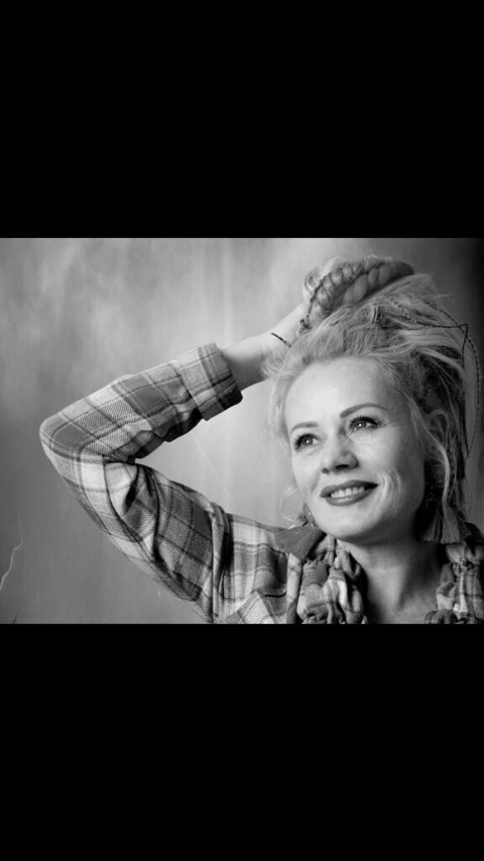 MUSIKKEN VIKTIGST. For Unni Wilhelmsen er det å spille og skrive en prosess som aldri tar slutt. Det er bra, selv om hun gjerne skulle hatt mer tid til å lære seg å spille bedre elgitar. MUSIKKEN VIKTIGST. For Unni Wilhelmsen er det å spille og skrive en prosess som aldri tar slutt. Det er bra, selv om hun gjerne skulle hatt mer tid til å lære seg å spille bedre elgitar. Foto: Jenny Ostgard