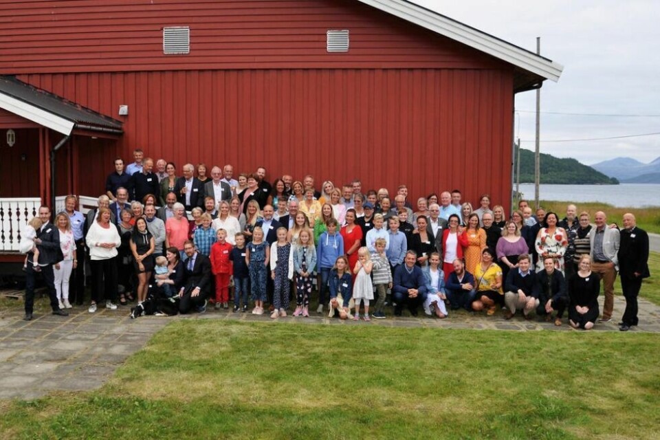 MANGE ETTERKOMMERE. De som var til stede fra familien Thoresen under slektstreffet i Breivik i Skjerstad. En gjeng med glade mennesker. MANGE ETTERKOMMERE. De som var til stede fra familien Thoresen under slektstreffet i Breivik i Skjerstad. En gjeng med glade mennesker. Foto: Lars Olav Handeland