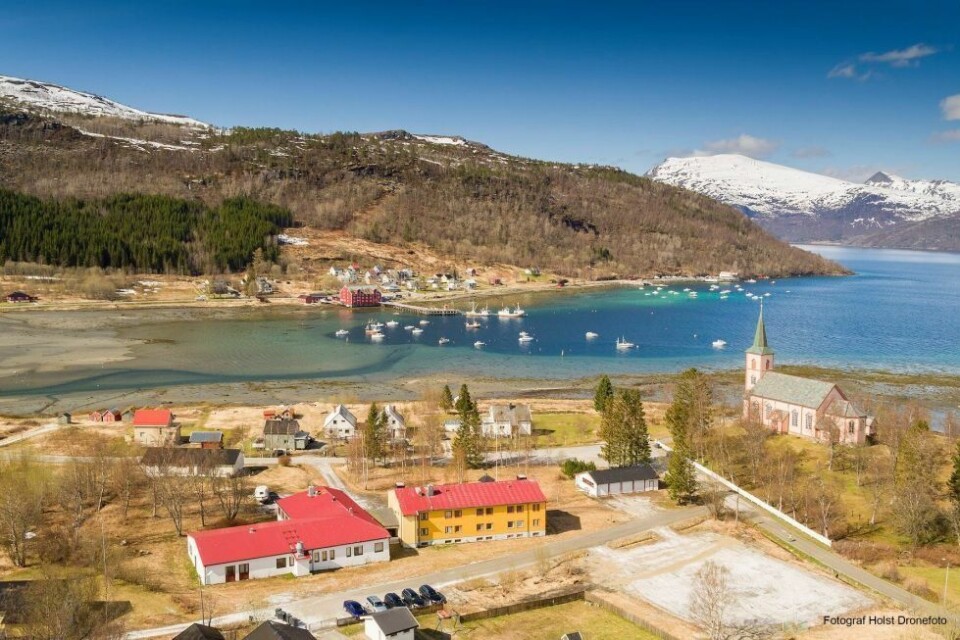 MISJONSVIRKSOMHET. Stiftelsen Ungdom i Oppdrag skal starte bibelskole i Sørfold. De har kjøpt denne eiendommen som ligger vakkert til i Røsvik og er på 6,7 mål. MISJONSVIRKSOMHET. Stiftelsen Ungdom i Oppdrag skal starte bibelskole i Sørfold. De har kjøpt denne eiendommen som ligger vakkert til i Røsvik og er på 6,7 mål. Foto: Jørgen Holst