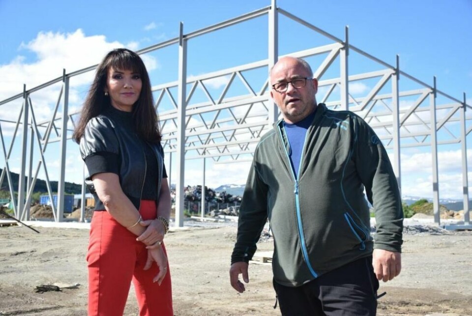 MYE PÅ GANG. Økonomisjef og styreleder Gry-Janne Rugås og driftsleder Dag-Egil Rugås foran det nye bygget på Finneid. Det skal i første rekke leies ut til blant andre Matgrossisten. MYE PÅ GANG. Økonomisjef og styreleder Gry-Janne Rugås og driftsleder Dag-Egil Rugås foran det nye bygget på Finneid. Det skal i første rekke leies ut til blant andre Matgrossisten. Foto: Eva S. Winther