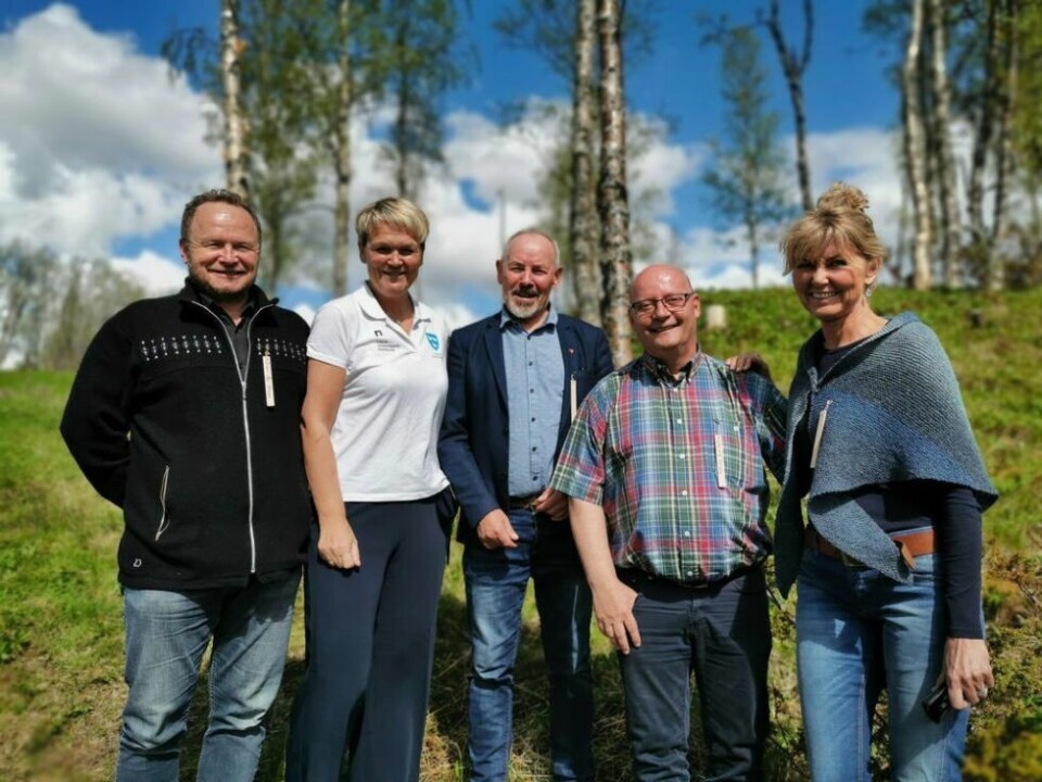 NY LEDER. Fra venstre daglig leder Bjørn-Åge Jensen, ordfører Bente Estil i Lierne kommune, ordfører Rune Berg i Saltdal kommune, ordfører Lars-Erik Hyllvang i Engerdal kommune og formannskapsmedlem Henne Astrup Velure i Lesja kommune NY LEDER. Fra venstre daglig leder Bjørn-Åge Jensen, ordfører Bente Estil i Lierne kommune, ordfører Rune Berg i Saltdal kommune, ordfører Lars-Erik Hyllvang i Engerdal kommune og formannskapsmedlem Henne Astrup Velure i Lesja kommune Foto: Saltdal kommune