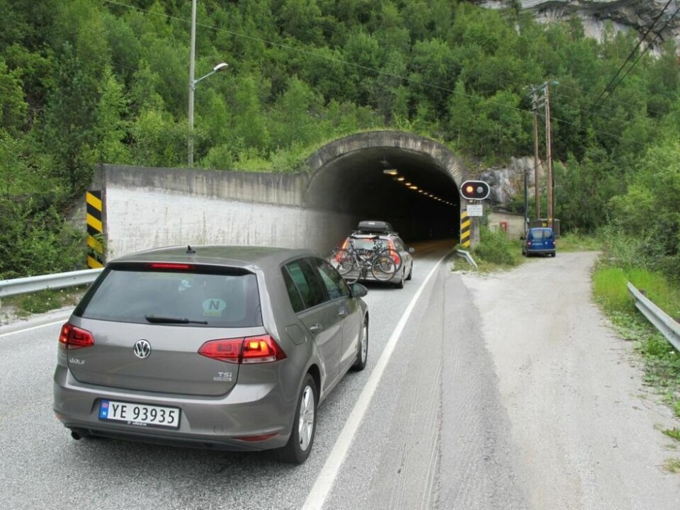REDUSERT FART. Statens vegvesen ønsker å sette ned fartsgrensen i Kvænflågtunnelen på grunn av den store andelen med tunge kjøretøy. REDUSERT FART. Statens vegvesen ønsker å sette ned fartsgrensen i Kvænflågtunnelen på grunn av den store andelen med tunge kjøretøy. Foto: Frank Øvrewall