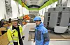 KRAFT. SKS tjente gode penger på produksjon av kraft i fjor. Her er Cato Lund (t.v.) og Andreas Opheim inne i den vel 40 meter lange hallen i Fagerli Kraftverk Foto: Arild Bjørnbakk