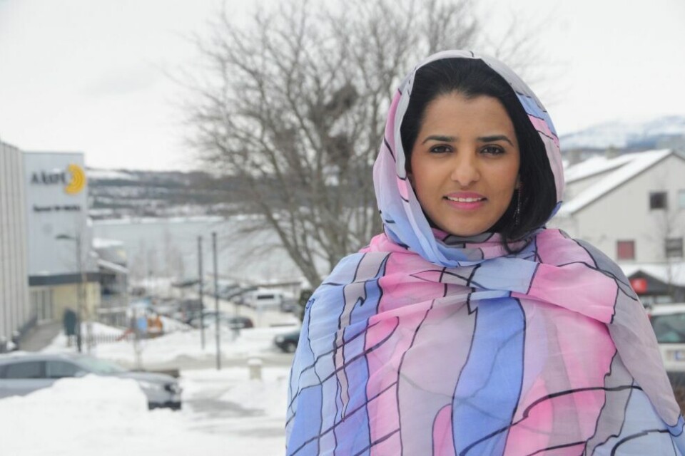 EGNE OPPLEVELSER. Asria Mohamed er født og oppvokst i en flyktningleir midt i ørkenen, og da hun besøkte Fauske nylig holdt hun foredrag om den fastlåste situasjonen for flyktningene fra Vest-Sahara. EGNE OPPLEVELSER. Asria Mohamed er født og oppvokst i en flyktningleir midt i ørkenen, og da hun besøkte Fauske nylig holdt hun foredrag om den fastlåste situasjonen for flyktningene fra Vest-Sahara. Foto: Maria E. Trondsen