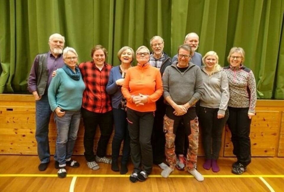 FIKK STØTTE. UL Heim hadde nylig revy for første gang på mange år. Her er mange av de som var med: Fra venstre Terje Nystabakk, Grete Alise Jakobsen, Rakel Nystabakk, Anne Lise Nordvik Arntzen, Karin Karlsen, Mikal Arntzen, Johnny Skar, Thorstein Inderberg, Kristine Arntzen og Elin Inderberg. FIKK STØTTE. UL Heim hadde nylig revy for første gang på mange år. Her er mange av de som var med: Fra venstre Terje Nystabakk, Grete Alise Jakobsen, Rakel Nystabakk, Anne Lise Nordvik Arntzen, Karin Karlsen, Mikal Arntzen, Johnny Skar, Thorstein Inderberg, Kristine Arntzen og Elin Inderberg. Foto: Ann Katrin Sætrevik