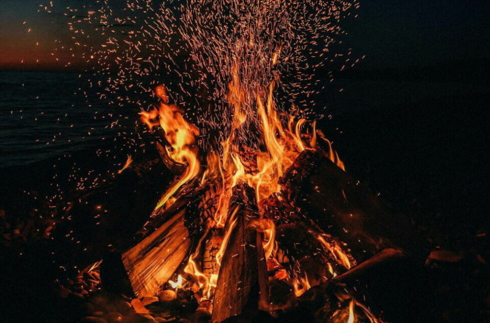 Det blir bålprat ved Røyrvatnet 31. mai. Det blir bålprat ved Røyrvatnet 31. mai. Foto: Hans Isaacson/Unsplash