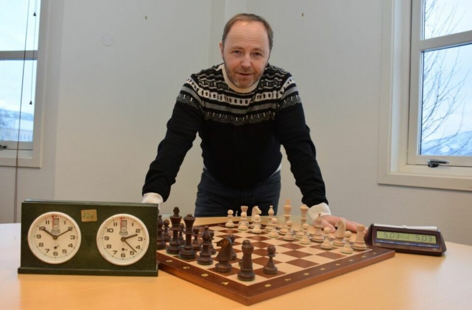GLEDER SEG. Leder for Fauske sjakklubb, Rune Borøy ser fram til ei aktiv helg. Han skal er med på å arrangere KM i lagsjakk med firepersoners-lag og lynsjakkturnering på Fauske hotell til helga. Arkivfoto: Eva S. Winther GLEDER SEG. Leder for Fauske sjakklubb, Rune Borøy ser fram til ei aktiv helg. Han skal er med på å arrangere KM i lagsjakk med firepersoners-lag og lynsjakkturnering på Fauske hotell til helga. Arkivfoto: Eva S. Winther