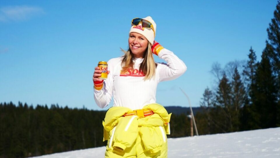 POPULÆRT. Solosjefen i Ringnes, Elisabet Sæterdal, gjør alt for sitt kjære Solo. Her stiller hun selv som modell for den nye Solo-kolleksjonen. POPULÆRT. Solosjefen i Ringnes, Elisabet Sæterdal, gjør alt for sitt kjære Solo. Her stiller hun selv som modell for den nye Solo-kolleksjonen. Foto: Ringnes