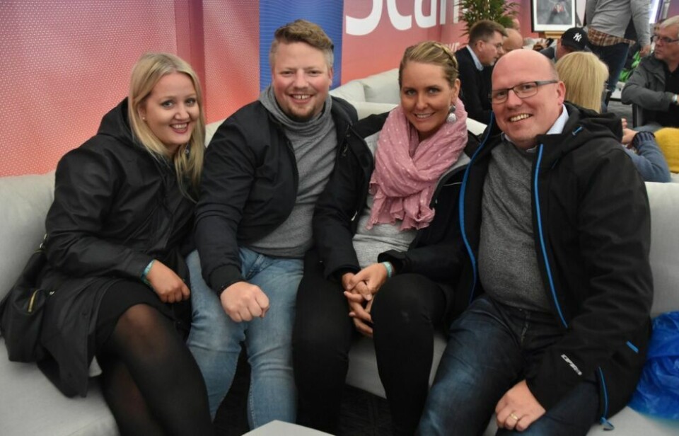 LOKALE SPONSORER. Kine Lindberg, Øyvind Aamodt Andersen, Silje Askvik og Bjørnar Sørensen, som alle jobber i den lokale avdelingen til Sparebank1, er stolte over at Gatafestivalen har samlet så mange i Melenci park. LOKALE SPONSORER. Kine Lindberg, Øyvind Aamodt Andersen, Silje Askvik og Bjørnar Sørensen, som alle jobber i den lokale avdelingen til Sparebank1, er stolte over at Gatafestivalen har samlet så mange i Melenci park. Foto: Victoria Finstad
