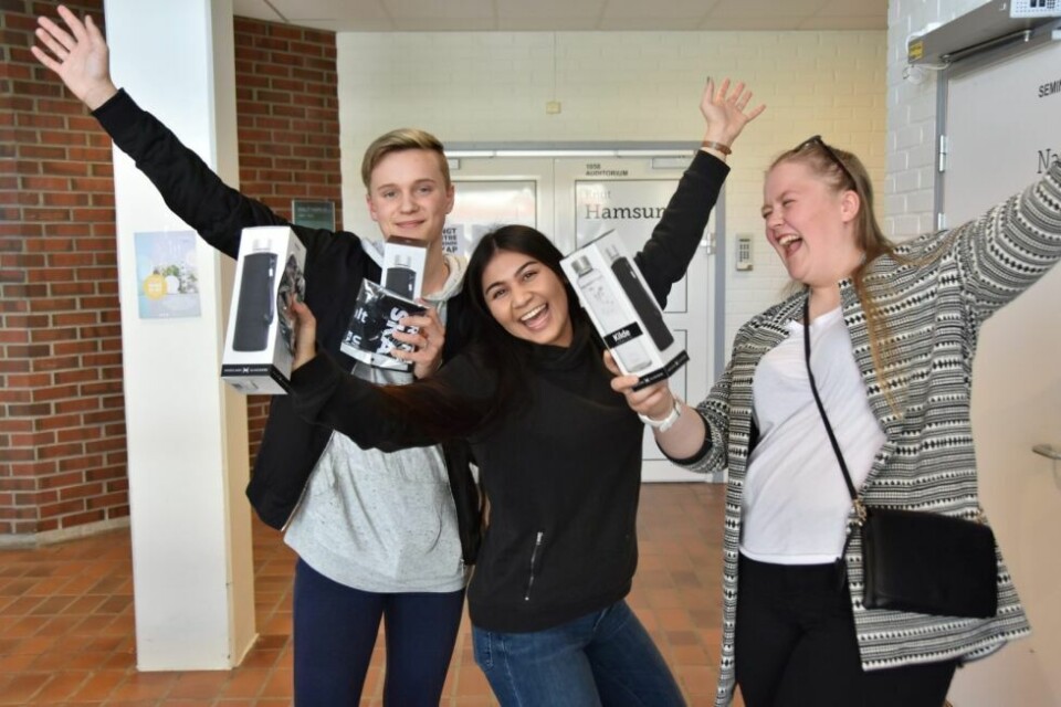 GIKK VIDERE. Jonas Gundersen (18) fra Bodø, Nastaran Haidari (17) fra Meløy og Lisa Johanne Hansen (18) fra Rognan greide seg til finalen da de deltok på Innovasjonscamp med Ung Entreprenørskap og Nordlandssykehuset. GIKK VIDERE. Jonas Gundersen (18) fra Bodø, Nastaran Haidari (17) fra Meløy og Lisa Johanne Hansen (18) fra Rognan greide seg til finalen da de deltok på Innovasjonscamp med Ung Entreprenørskap og Nordlandssykehuset. Foto: Victoria Finstad