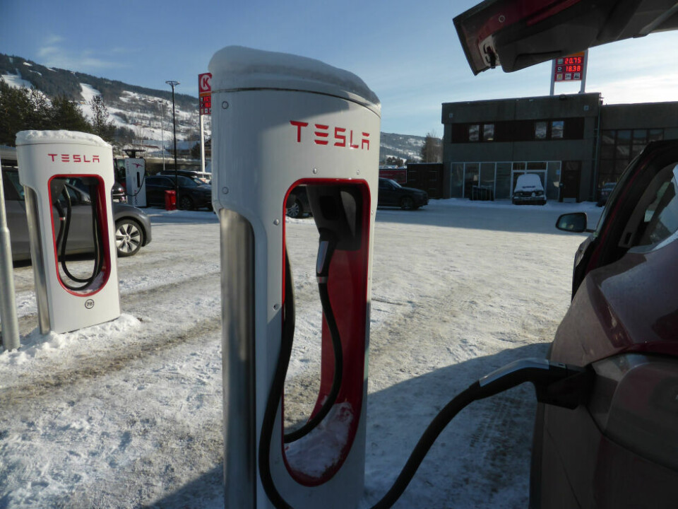 Batterikapasiteten senkes som kjent om vinteren. For over en av fem elbilkjøpere er redusert rekkevidde om vinteren årsaken til at de ikke kjøper elbil. Illustrasjonsfoto. Batterikapasiteten senkes som kjent om vinteren. For over en av fem elbilkjøpere er redusert rekkevidde om vinteren årsaken til at de ikke kjøper elbil. Illustrasjonsfoto. Foto: Berit Keilen / NTB