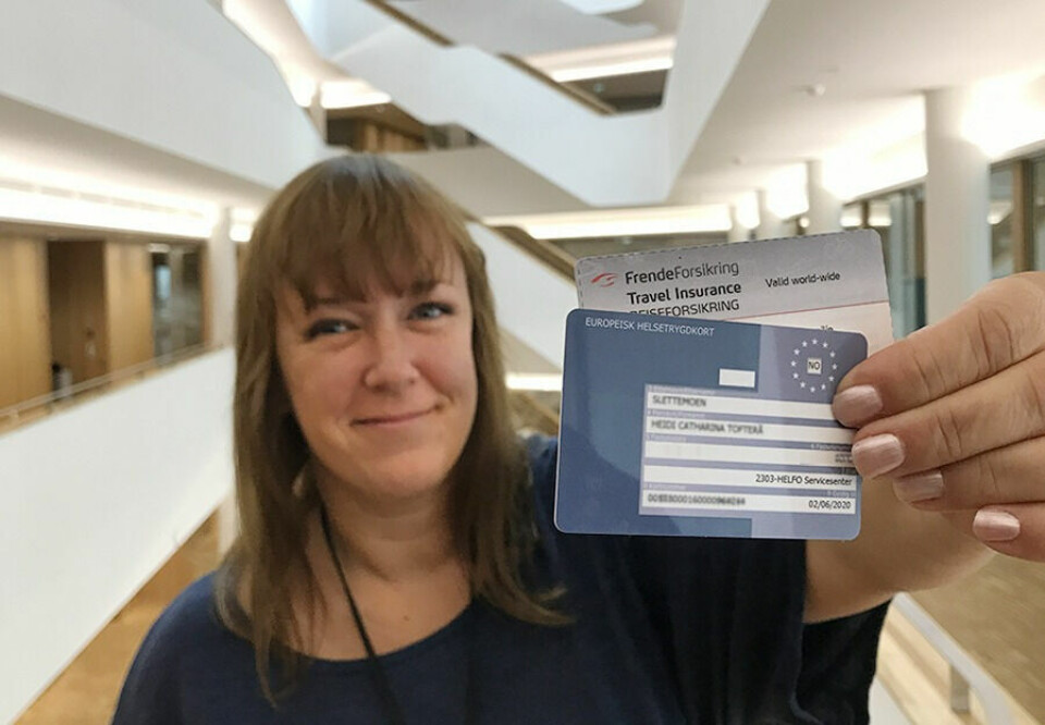 - Dette helsetrygdkortet gikk ut i 2020. Bestill nytt nå hvis du skal til utlandet i påsken, men husk at det ikke erstatter reiseforsikring, sier Heidi Tofterå Slettemoen, kommunikasjonssjef i Frende. - Dette helsetrygdkortet gikk ut i 2020. Bestill nytt nå hvis du skal til utlandet i påsken, men husk at det ikke erstatter reiseforsikring, sier Heidi Tofterå Slettemoen, kommunikasjonssjef i Frende. Foto: Frende Forsikring