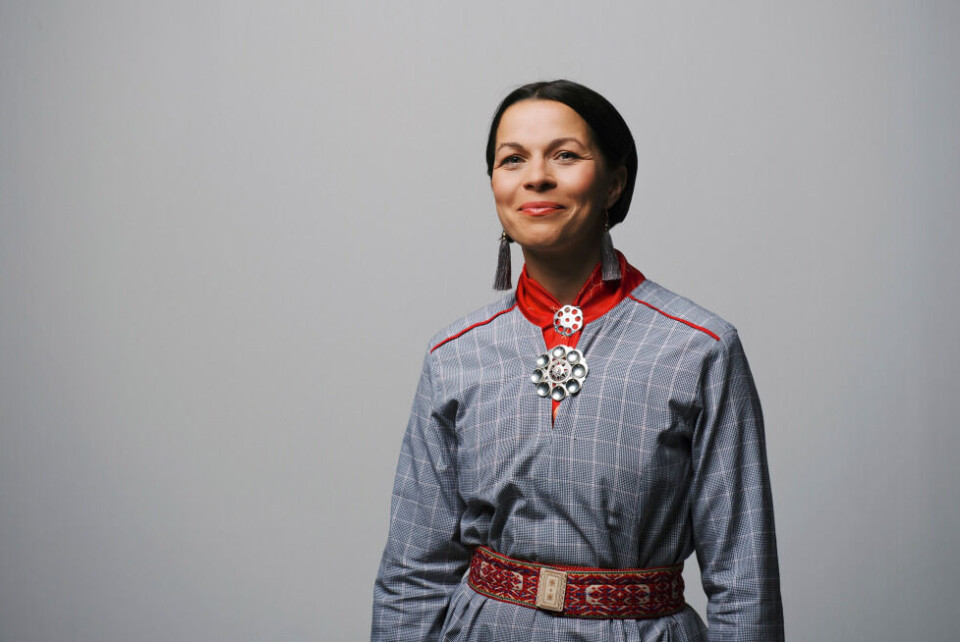 Elin Anna Labba kom ut med boken 'Herrene sendte oss hit - Om tvangsflyttingen av samene' i 2020. Elin Anna Labba kom ut med boken 'Herrene sendte oss hit - Om tvangsflyttingen av samene' i 2020. Foto: Hugo Thambert/Pax forlag