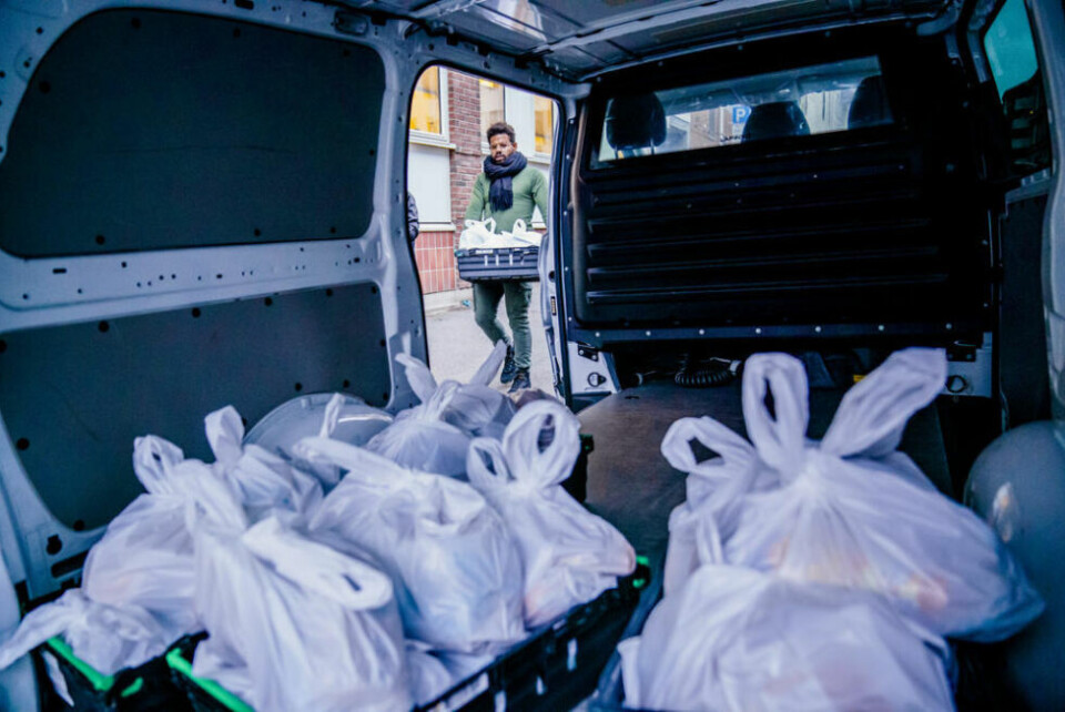 Økte levekostnader gjør at flere strever med å få endene til å møtes. Det siste året har Frelsesarmeen og organisasjoner som deler ut gratis mat, opplevd økt pågang. Økte levekostnader gjør at flere strever med å få endene til å møtes. Det siste året har Frelsesarmeen og organisasjoner som deler ut gratis mat, opplevd økt pågang. Foto: Stian Lysberg Solum / NTB