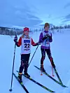 JEVNT. Nora Alvhilde Solberg Braaten og Tara-Michelle Furnes ble nummer to og tre i sin klasse. Bare noen sekunder skilte de to Fauske-jentene. Foto: Fauske IL ski