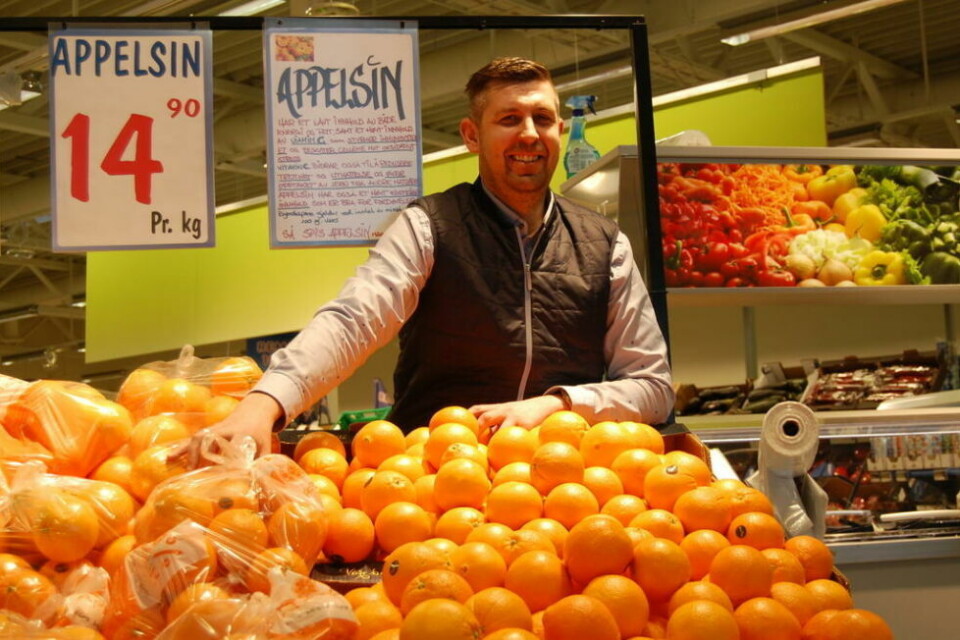 TO FIRMA. Thomas Garstad driver en av Rema 1000-butikkene på Fauske og har nylig startet to AS. TO FIRMA. Thomas Garstad driver en av Rema 1000-butikkene på Fauske og har nylig startet to AS. Foto: Stig Bjørnar Karlsen