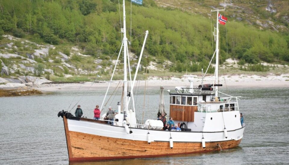 FÅR PENGER. Det koster å holde de flytende museumsgjenstandene ved like. «M/S Blomøy» er blant fartøyene som nåfår itlført midler. Her er den på vei inn mot Rørstad med pilegrimer ombord.
