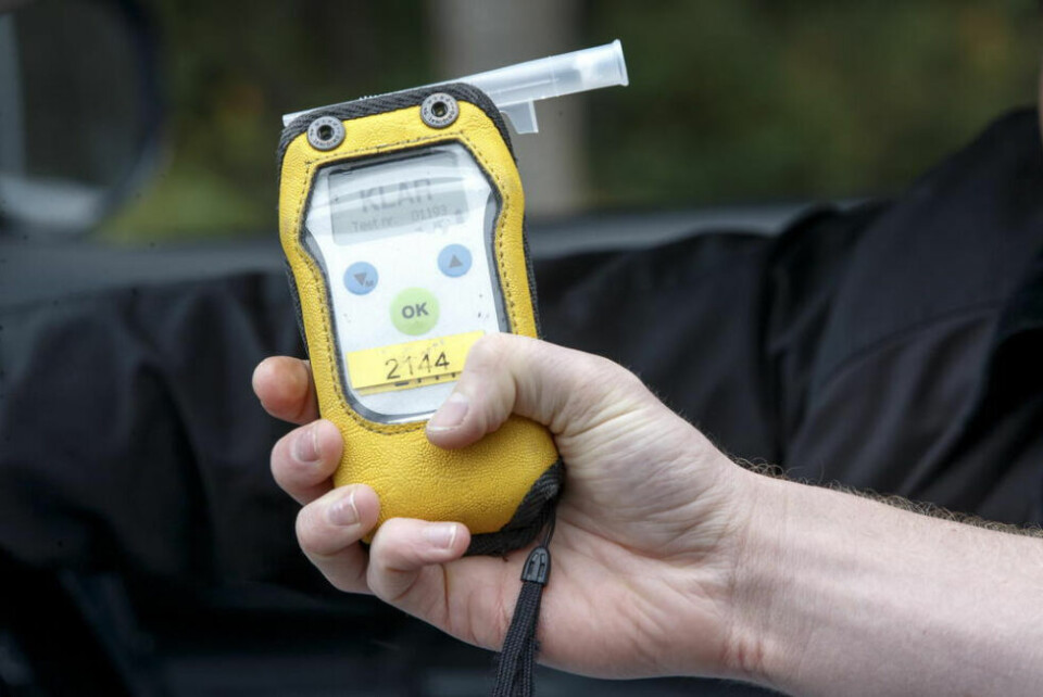 OSLO, Norge 20160927.Politiet i arbeid. Politiet gjennomfører alko-testing med alkometer. NB! Modellklarert til redaksjonell bruk. OSLO, Norge 20160927.Politiet i arbeid. Politiet gjennomfører alko-testing med alkometer. NB! Modellklarert til redaksjonell bruk. Foto: NTB