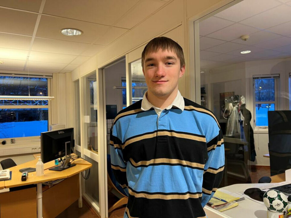 JOURNALISTSPIRE. Stian Sagnes Karlsen tok turen innom Saltenposten for å hilse på. I uke 7 skal han ha praksisuke i redaksjonen. JOURNALISTSPIRE. Stian Sagnes Karlsen tok turen innom Saltenposten for å hilse på. I uke 7 skal han ha praksisuke i redaksjonen. Foto: Foto: Lise Ailin Rosvoll Berntzen