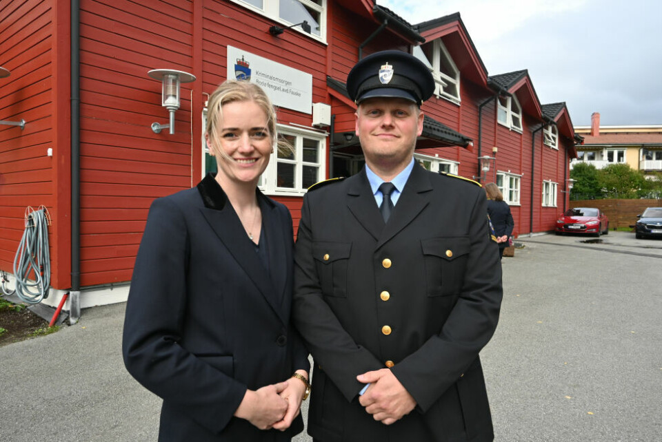 INGEN DVALE. Justisminister Emilie Enger Mehl og lederen for fauske fengsel, Bjørn Olav Laksosnes, var enige om at fengselet verken skal gå i dvale eller legges ned. INGEN DVALE. Justisminister Emilie Enger Mehl og lederen for fauske fengsel, Bjørn Olav Laksosnes, var enige om at fengselet verken skal gå i dvale eller legges ned. Foto: Stig Bjørnar Karlsen