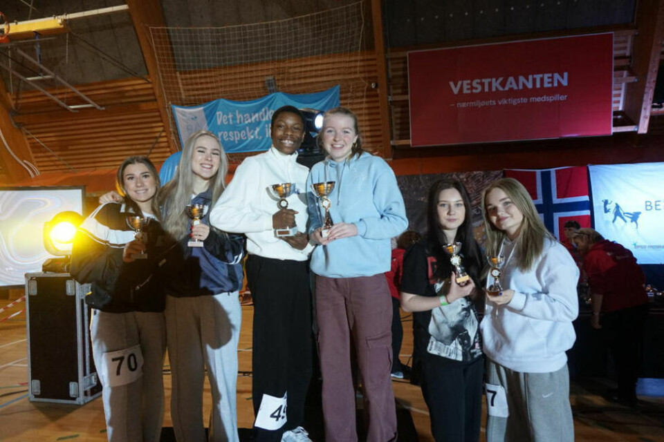 GULL. I NM i Bergen i fjor danser Gabriel Doboyou og Linnea Øyen Holthe i voksenklassen for første gang og tok gull. Snart er det NM igjen. GULL. I NM i Bergen i fjor danser Gabriel Doboyou og Linnea Øyen Holthe i voksenklassen for første gang og tok gull. Snart er det NM igjen. Foto: Foto: Dans Fauske