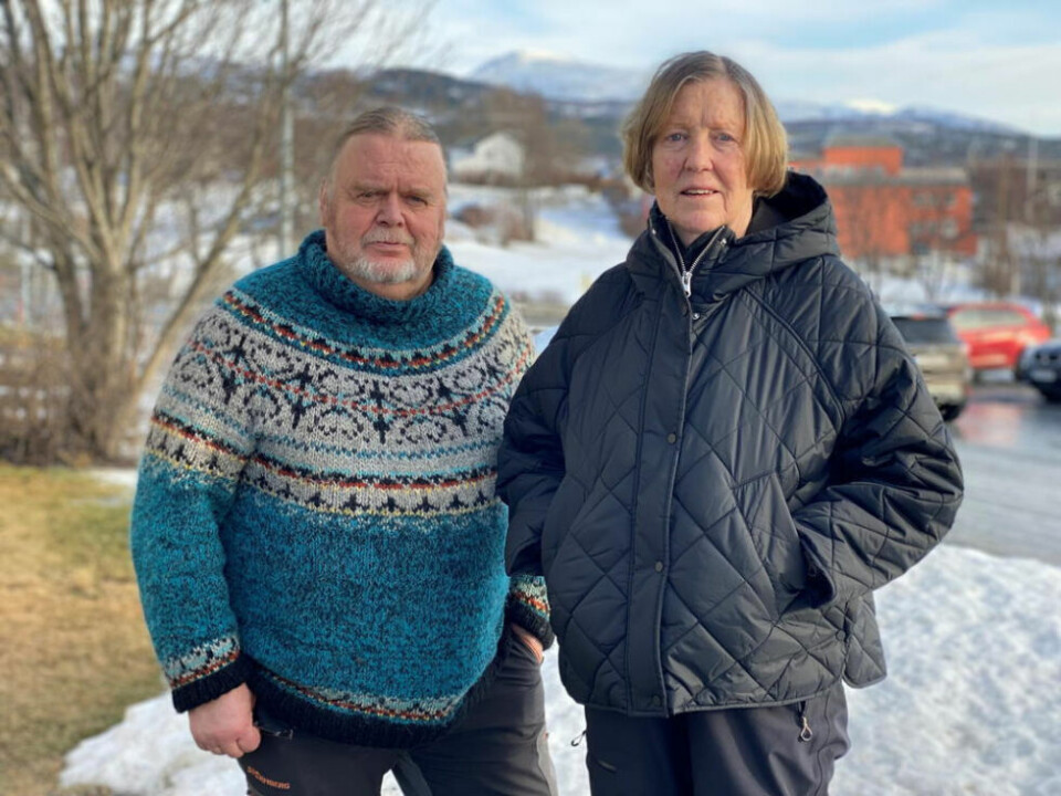 SETTER KRAV. Ole Orvin og Anne Fagertun Stenhammer i Fauske SV kan være glade for at partiet sentralt krever oppstartsmidler til Sjunkhatten folkehøyskole i sitt alternative statsbudsjett. SETTER KRAV. Ole Orvin og Anne Fagertun Stenhammer i Fauske SV kan være glade for at partiet sentralt krever oppstartsmidler til Sjunkhatten folkehøyskole i sitt alternative statsbudsjett. Foto: Eva S. Winther