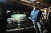 Thorbjørn Håkonsen med sin Chevrolet 5300. Foto: Lise Ailin Rosvoll Berntzen