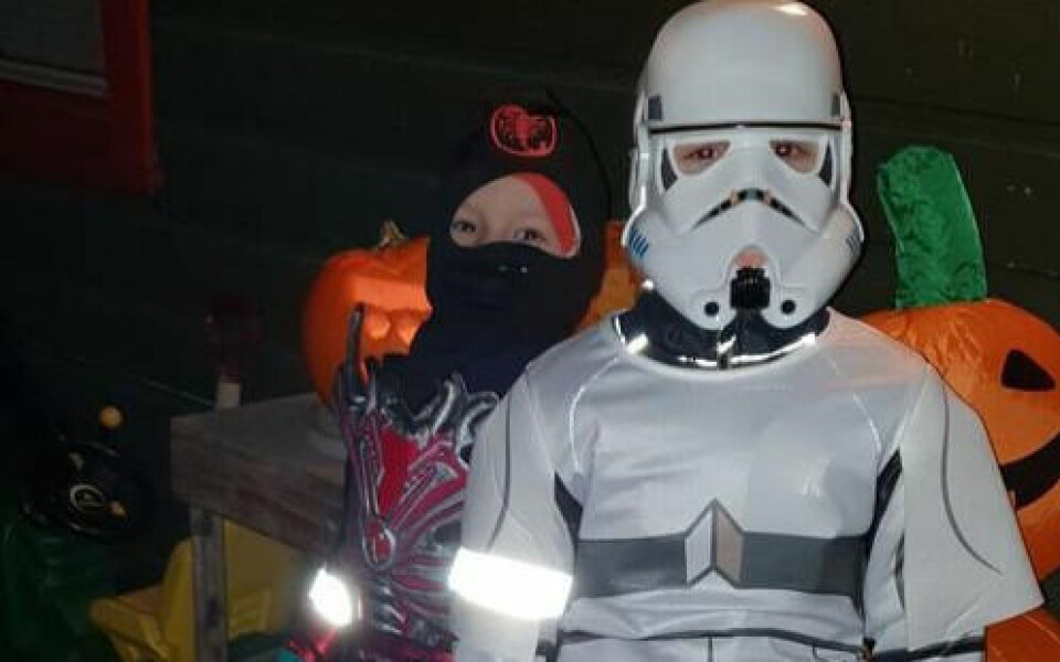 LIVREDDER. Husk refleks på halloween, oppfordrer Trygg Trafikk i en pressemelding. LIVREDDER. Husk refleks på halloween, oppfordrer Trygg Trafikk i en pressemelding. Foto: Trygg Trafikk