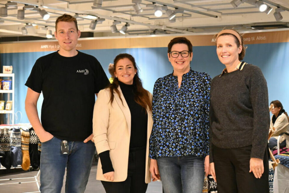 BEGYNT Å JOBBE I LOKALET. Der det tidligere har vært utstilt håndarbeid blir det nå en flunkende ny Synsam butikk. Fra venstre Geir Helland, driftsleder på Amfi, etableringsdirektør for Synsam Heidi Nilsen, senterleder Ann Mari Zahl og Hege Solem Dahl som er prosjektkoordinator for Synsam. BEGYNT Å JOBBE I LOKALET. Der det tidligere har vært utstilt håndarbeid blir det nå en flunkende ny Synsam butikk. Fra venstre Geir Helland, driftsleder på Amfi, etableringsdirektør for Synsam Heidi Nilsen, senterleder Ann Mari Zahl og Hege Solem Dahl som er prosjektkoordinator for Synsam. Foto: Lise Ailin Rosvoll Berntzen