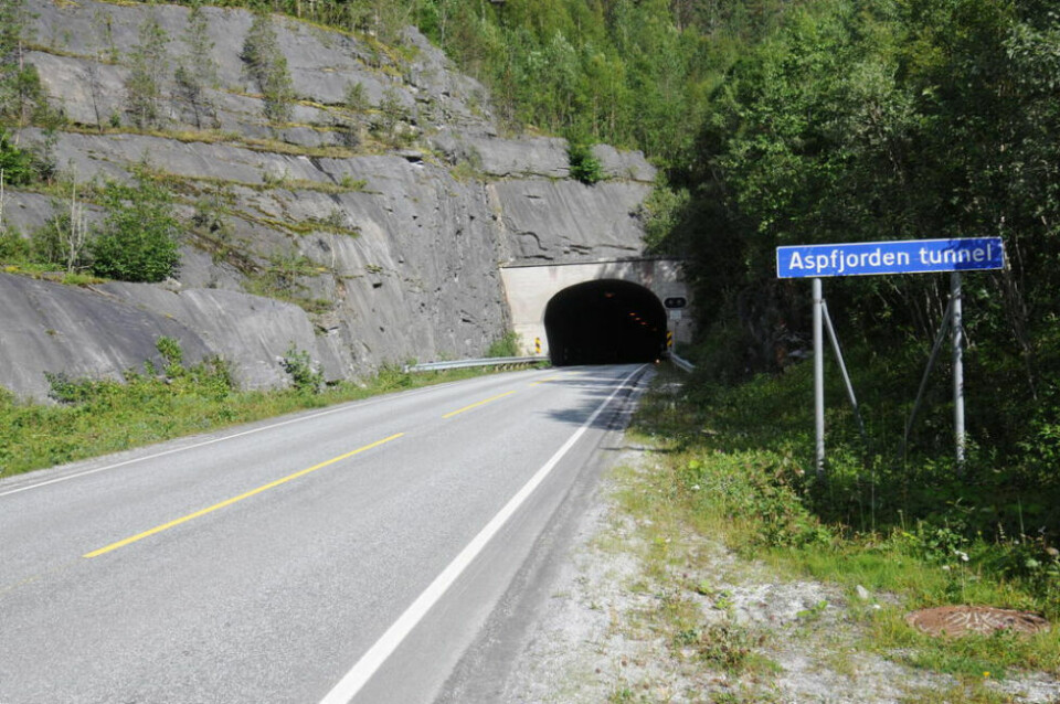 Aspfjord tunnel er stengt inntil videre. Aspfjord tunnel er stengt inntil videre. Foto: Arild Bjørnbakk