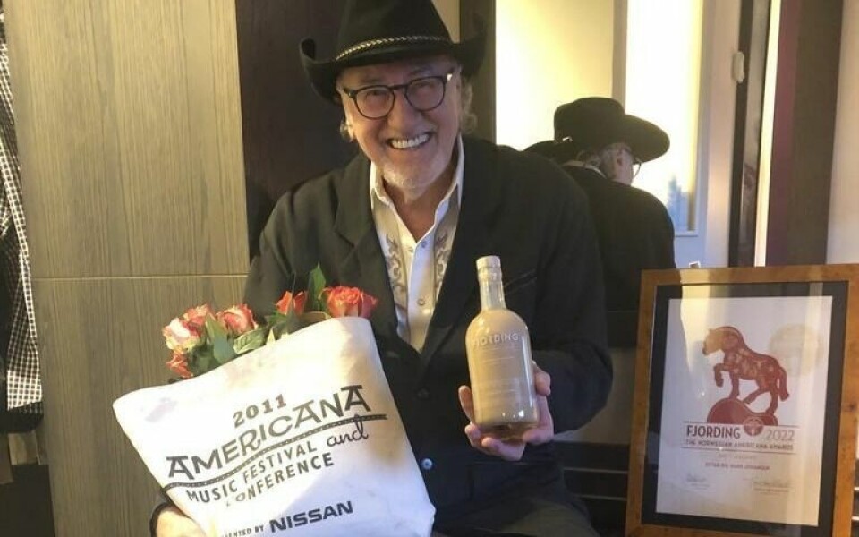 ÆRESPRIS. Ottar ”Big Hand” Johansen kunne glise godt etter å ha fått Norges Americana Forum sin ærespris i helgen. ÆRESPRIS. Ottar ”Big Hand” Johansen kunne glise godt etter å ha fått Norges Americana Forum sin ærespris i helgen. Foto: Heidi Irene Riseth McCarthy