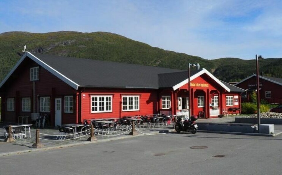 MÅ FIKSES. Kro og hotellvirksomheten på Storjord i Beiarn kom ikke unna Mattilsynets besøk uten anmerkning. Nå må rutiner på plass for å bytte strekmunnen i nytt smilefjes. MÅ FIKSES. Kro og hotellvirksomheten på Storjord i Beiarn kom ikke unna Mattilsynets besøk uten anmerkning. Nå må rutiner på plass for å bytte strekmunnen i nytt smilefjes. Foto: Beiarn Eiendom