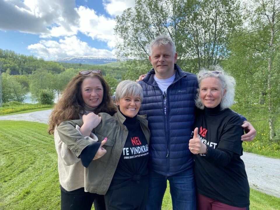 MOTVIND I MEDVIND. Fra venstre Sylvi Brandsæther, Ann-Kristin Johnsen, Leif Arild Nygård og Janne Westgård Mikalsen var rørt og glad etter at kommunestyret hadde sagt et prinsipielt nei til vindkraft. MOTVIND I MEDVIND. Fra venstre Sylvi Brandsæther, Ann-Kristin Johnsen, Leif Arild Nygård og Janne Westgård Mikalsen var rørt og glad etter at kommunestyret hadde sagt et prinsipielt nei til vindkraft. Foto: Eva S. Winther