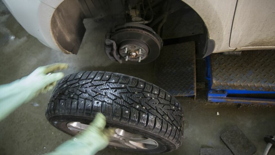 Har du ikke gjort dette ennå er det på høy tid. Nå varsel politiet reaksjoner i form at bot dersom du fortsatt har piggdekk. Har du ikke gjort dette ennå er det på høy tid. Nå varsel politiet reaksjoner i form at bot dersom du fortsatt har piggdekk. Foto: NTB