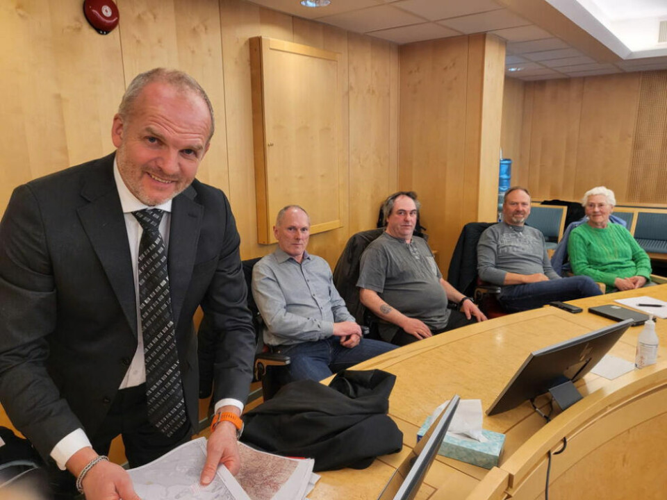 I RETTEN. Advokat Torkjell Solbø mener at de er fratatt store eiendommer sentralt på Fauske. Fra venstre Per Arne Gabrielsen, Bjørn Inge Gabrielsen, Hans Martin Pedersen og Ruth Jensen Ban. I RETTEN. Advokat Torkjell Solbø mener at de er fratatt store eiendommer sentralt på Fauske. Fra venstre Per Arne Gabrielsen, Bjørn Inge Gabrielsen, Hans Martin Pedersen og Ruth Jensen Ban. Foto: Stig Bjørnar Karlsen
