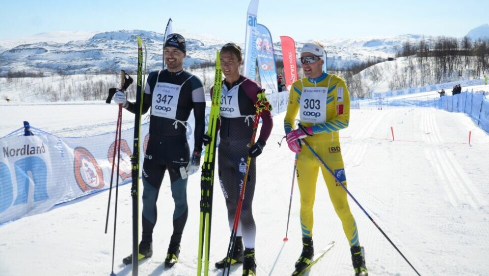 PALLEN. Max Novak (i midten) vant Kobberløpet, mens Andreas Nygaard og Torleif Syrstad ble nummer to og tre. PALLEN. Max Novak (i midten) vant Kobberløpet, mens Andreas Nygaard og Torleif Syrstad ble nummer to og tre. Foto: Espen Johansen