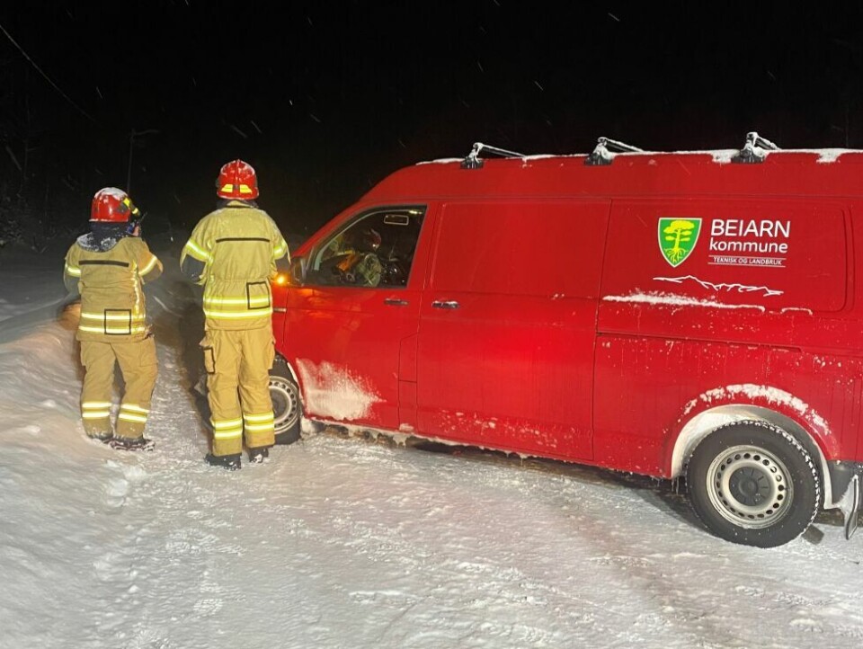 SPERRET AV. Nødetatene har evakuert beboerne i en raduis av 300 meter fra tanken som lekker. SPERRET AV. Nødetatene har evakuert beboerne i en raduis av 300 meter fra tanken som lekker. Foto: André Kristoffersen