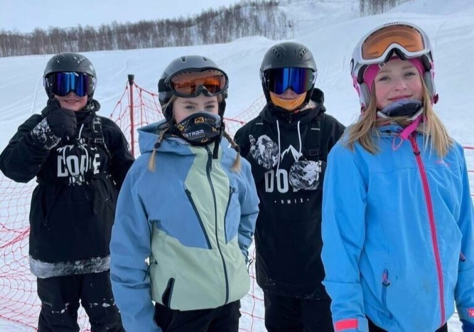 BLID KVARTETT. Petter, Tiril, Leander og Adine i 8. trinn synes det var helt OK i Daja den siste dagen før påskeferien. BLID KVARTETT. Petter, Tiril, Leander og Adine i 8. trinn synes det var helt OK i Daja den siste dagen før påskeferien. Foto: Vestmyra skole