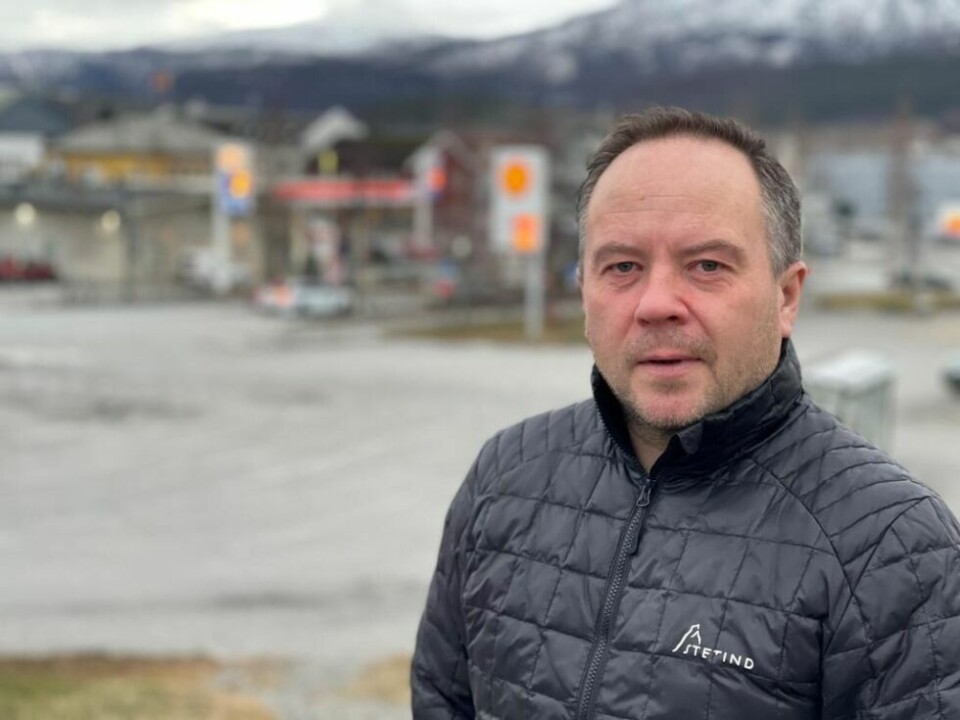 NOE MÅ GJØRES. Bjørn Thoimas Hansen har lang tid bak seg i FAU (Foreldrerådets arbeidsutvalg), og er leder av det kommunale FAU i Fauske. Han forteller at mange vil havne i en uholdbar situasjon på grunn av de kommunale kuttene. NOE MÅ GJØRES. Bjørn Thoimas Hansen har lang tid bak seg i FAU (Foreldrerådets arbeidsutvalg), og er leder av det kommunale FAU i Fauske. Han forteller at mange vil havne i en uholdbar situasjon på grunn av de kommunale kuttene. Foto: Helge Simonsen