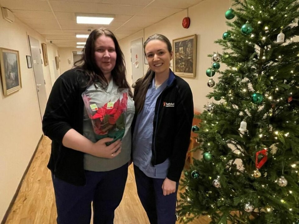 PÅ JOBB. Aina Albinussen og Marija Milovanovic er på jobb på Heimly i førjulstida. PÅ JOBB. Aina Albinussen og Marija Milovanovic er på jobb på Heimly i førjulstida. Foto: Helge Simonsen