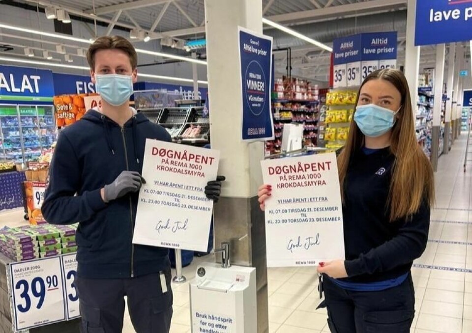 HOLDER HJULENE I GANG. Den kommende uka kan du handle døgnet rundt på Rema 1000 på Krokdalsmyra på Fauske. Det er et tilbud som gir mulighet til å handle når det er lite folk i butikken, og lettere å holde avstand. Harald Navjord og Dina Ferstad er på plass for å holde nattåpent fra tirsdag av. HOLDER HJULENE I GANG. Den kommende uka kan du handle døgnet rundt på Rema 1000 på Krokdalsmyra på Fauske. Det er et tilbud som gir mulighet til å handle når det er lite folk i butikken, og lettere å holde avstand. Harald Navjord og Dina Ferstad er på plass for å holde nattåpent fra tirsdag av. Foto: John Skoglund