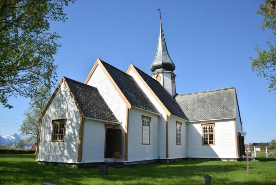 LANG HISTORIE. Dagens kirke på Rørstad har stått i 260 år. Torsdag holder Asbjørn Lind foredrag, blant annet om hva som skjuler seg under gulvet. LANG HISTORIE. Dagens kirke på Rørstad har stått i 260 år. Torsdag holder Asbjørn Lind foredrag, blant annet om hva som skjuler seg under gulvet. Foto: Eva S. Winther