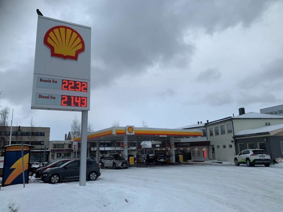 REKORD. Bensinprisen på Shell på Fauske nådde nye høyder fredag ettermiddag. REKORD. Bensinprisen på Shell på Fauske nådde nye høyder fredag ettermiddag. Foto: Frank Øvrewall
