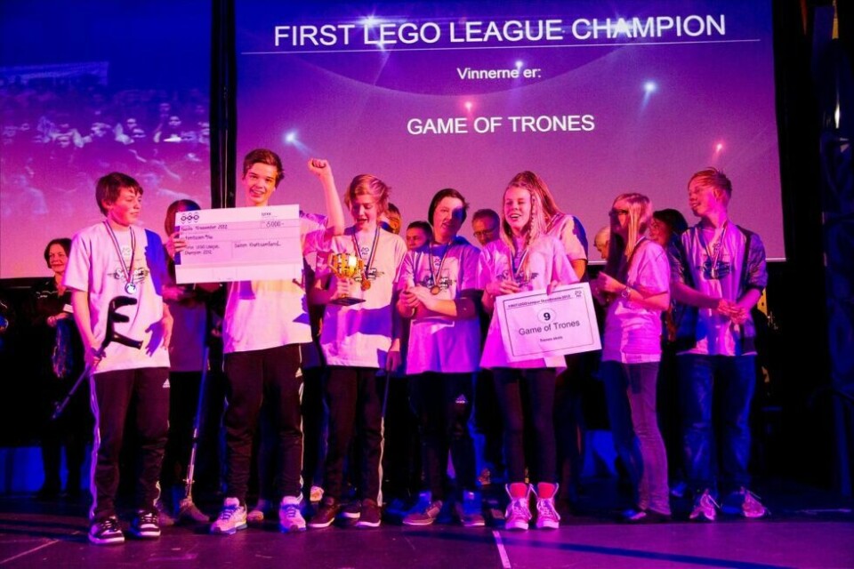 NESTEN TIL USA. Laget «Game of Trones» fra Beiarn trakk det lengste strået og ble kåret til First Lego League Champions i Saltenfinalen. Lørdag holdt de på å gå videre til verdensfinalen i USA. Laget består av Kristoffer Steen, Anders Forstun, Daniel Kristensen, Renate Savjord, Elise Berg Vold, Amanda Solbakk Nystad, Hanna Nybakk, Thomas Haugmo, Ove William Utheim, Jørgen Johnsen Navjord og Vilde Aspmo Laukslett. NESTEN TIL USA. Laget «Game of Trones» fra Beiarn trakk det lengste strået og ble kåret til First Lego League Champions i Saltenfinalen. Lørdag holdt de på å gå videre til verdensfinalen i USA. Laget består av Kristoffer Steen, Anders Forstun, Daniel Kristensen, Renate Savjord, Elise Berg Vold, Amanda Solbakk Nystad, Hanna Nybakk, Thomas Haugmo, Ove William Utheim, Jørgen Johnsen Navjord og Vilde Aspmo Laukslett. Foto: Daniel Sakariassen