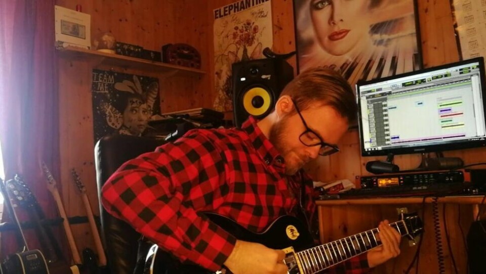 SPILLER. Andreas Vestvann Johnsen er blant de som bidrar på konserten 'Lyden av Fauske'. SPILLER. Andreas Vestvann Johnsen er blant de som bidrar på konserten 'Lyden av Fauske'. Foto: Westvann